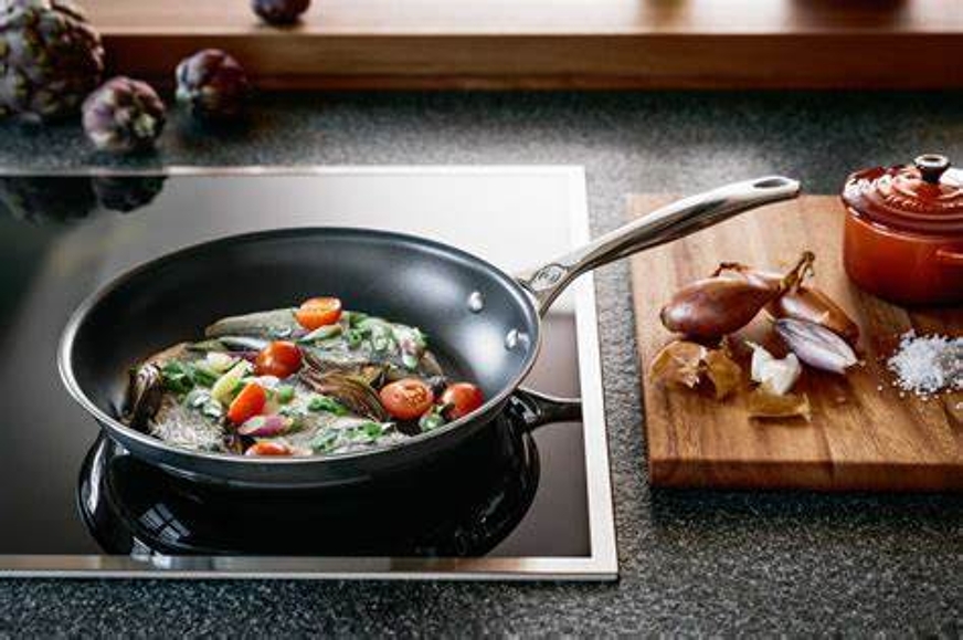 Mit Le Creuset Pfannen wird die Essenszubereitung schnell und einfach.